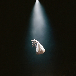 _5 Twilight Zone - Ariana Grande_w320.jpg